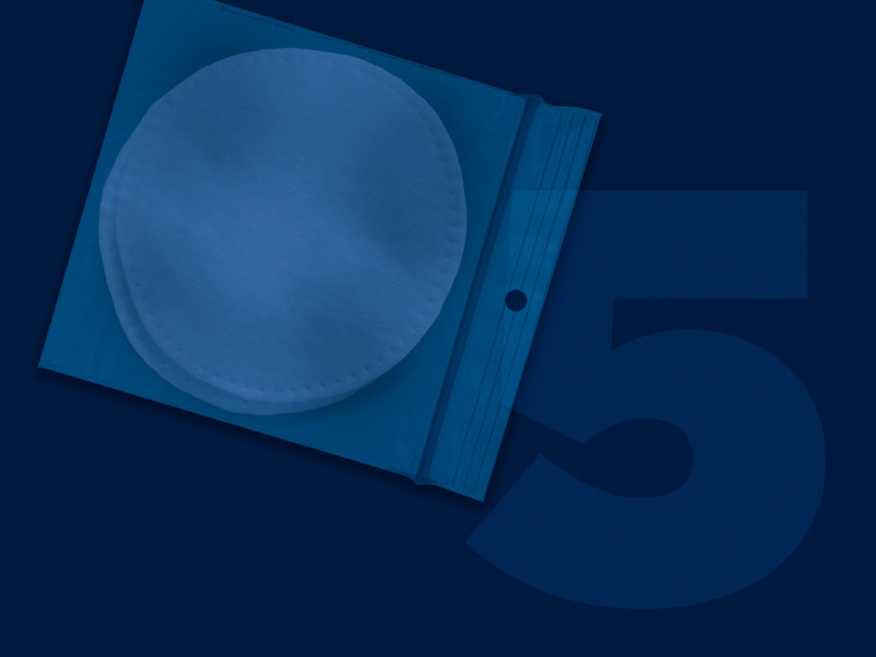 Уберите зиплок с семенем конопли в темное место Семена конопли проращиваются в темном месте